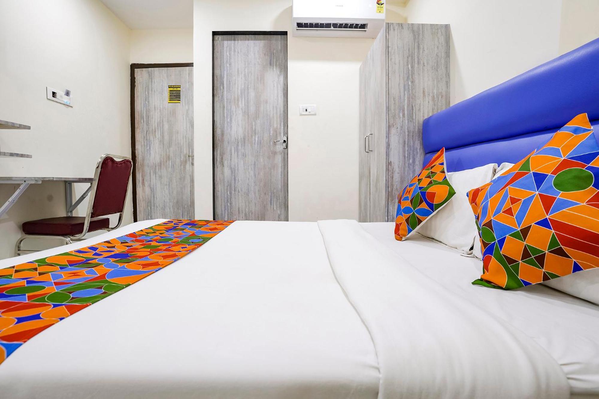 Fabexpress Good Luck Residency - Nr Nesco Exhibition Center Hotel Bombaim Exterior foto