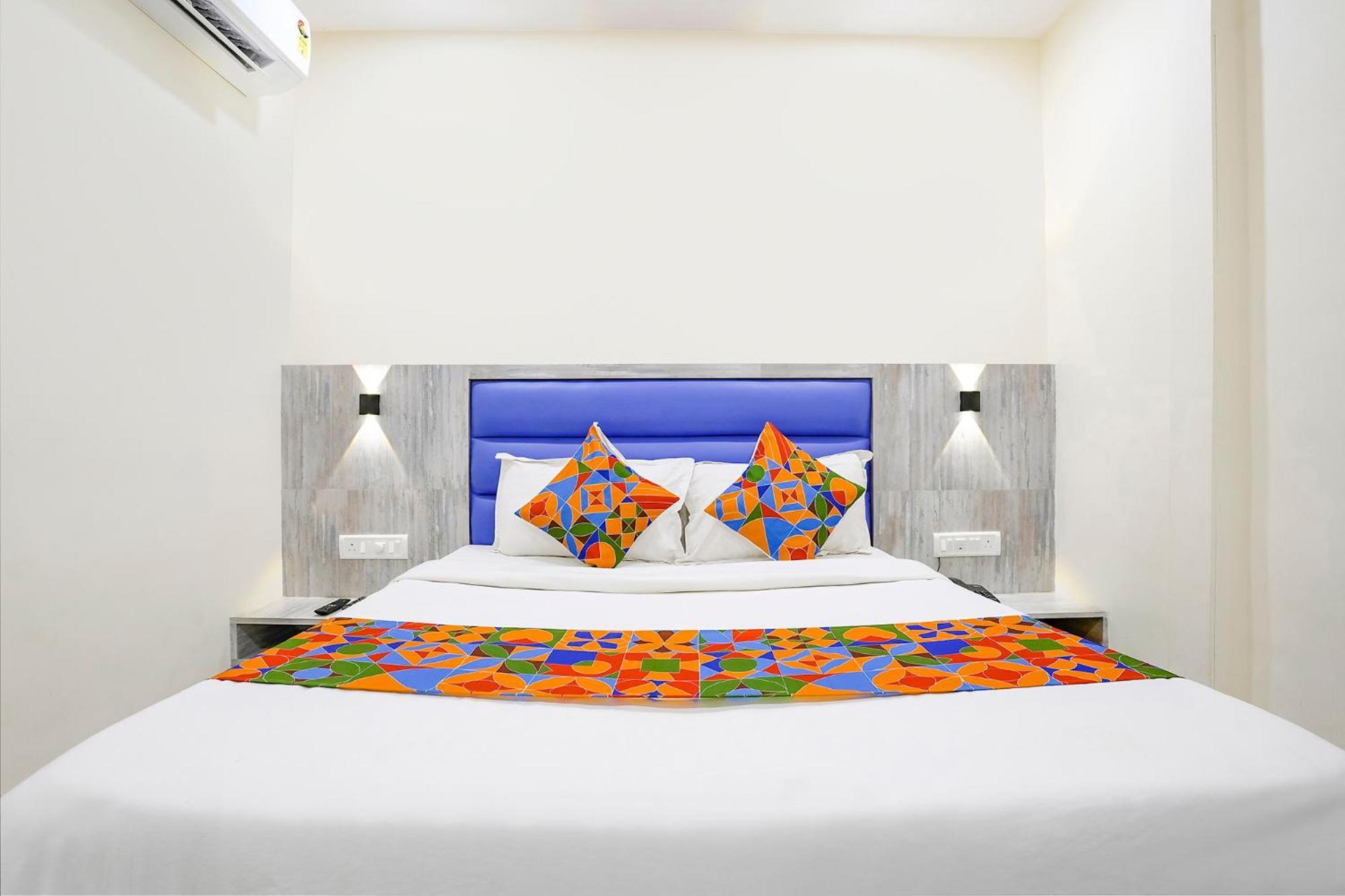 Fabexpress Good Luck Residency - Nr Nesco Exhibition Center Hotel Bombaim Exterior foto