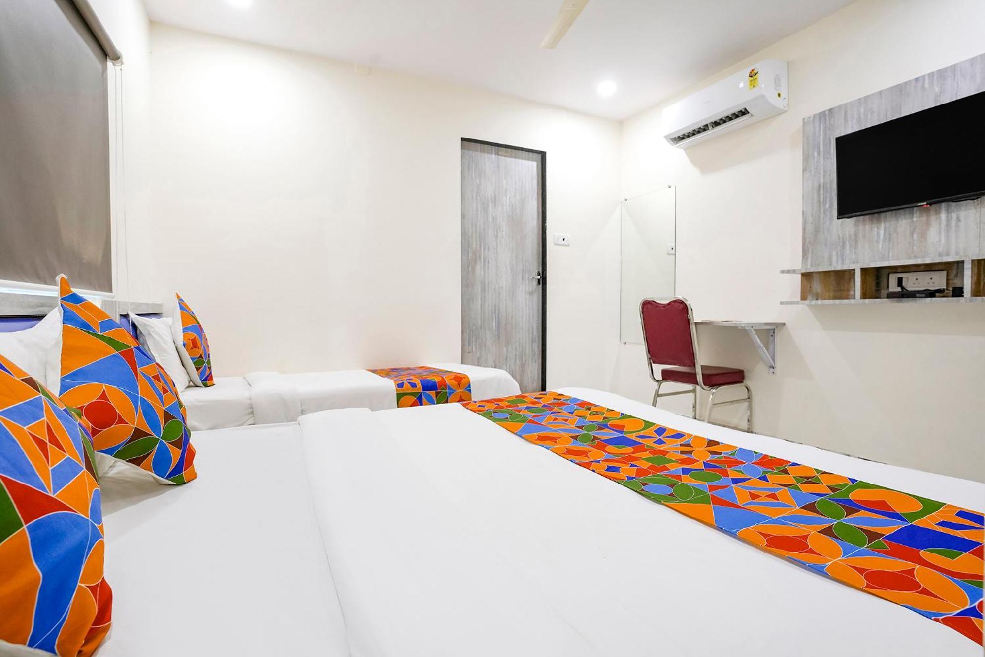 Fabexpress Good Luck Residency - Nr Nesco Exhibition Center Hotel Bombaim Exterior foto