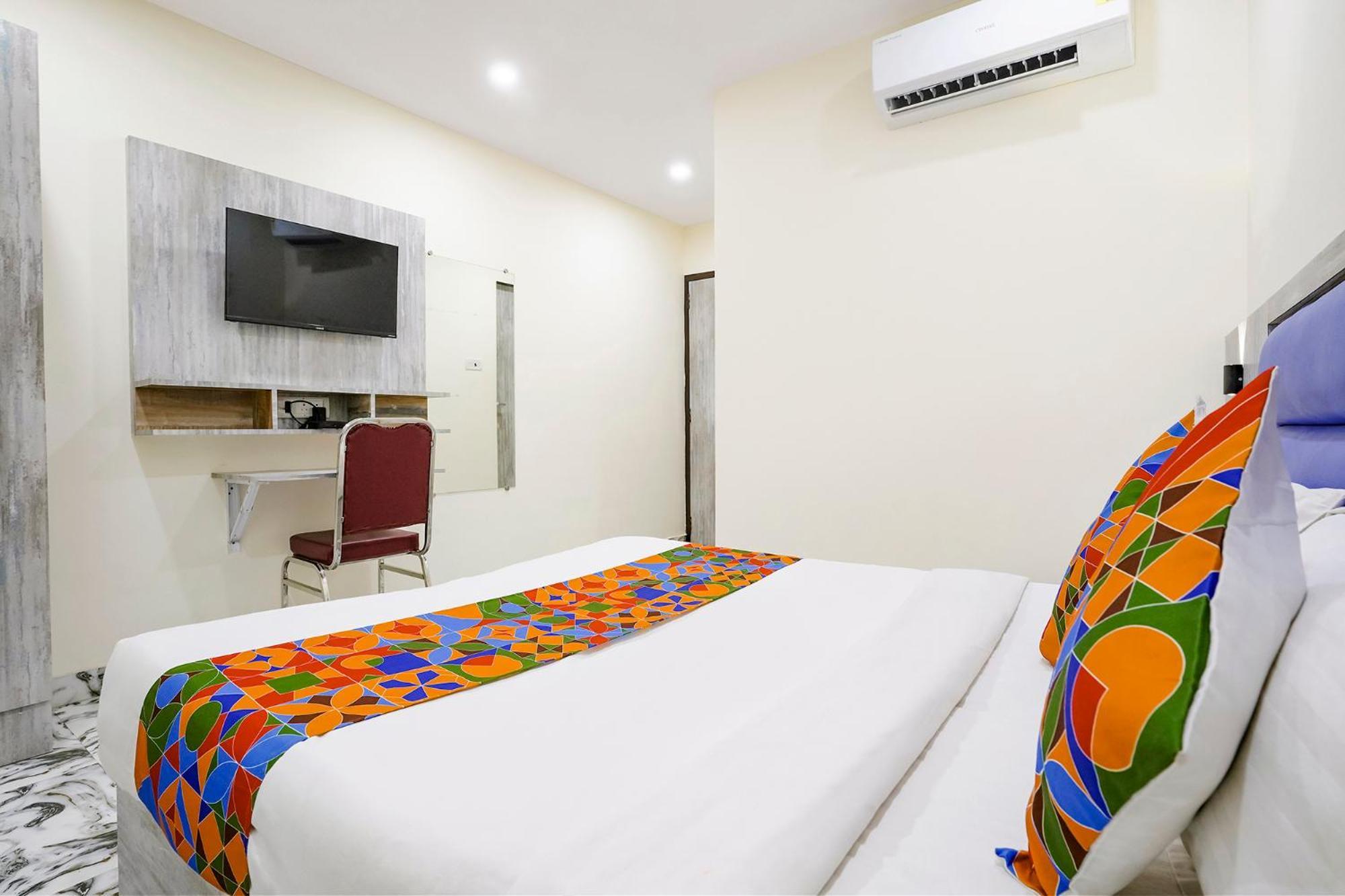 Fabexpress Good Luck Residency - Nr Nesco Exhibition Center Hotel Bombaim Exterior foto