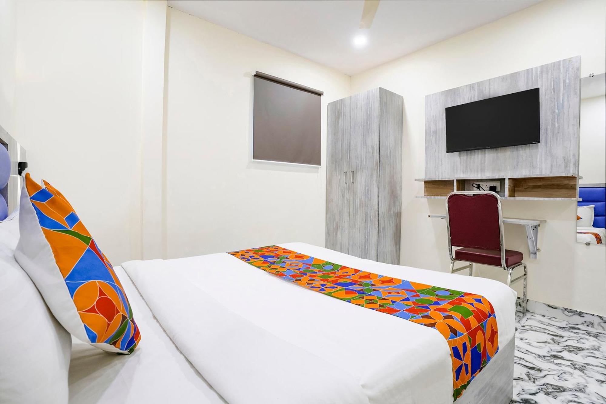 Fabexpress Good Luck Residency - Nr Nesco Exhibition Center Hotel Bombaim Exterior foto