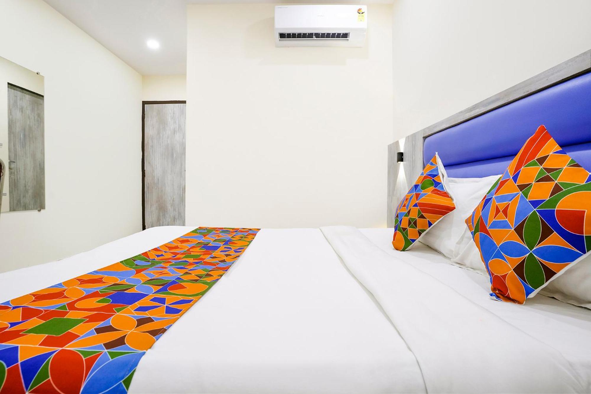 Fabexpress Good Luck Residency - Nr Nesco Exhibition Center Hotel Bombaim Exterior foto