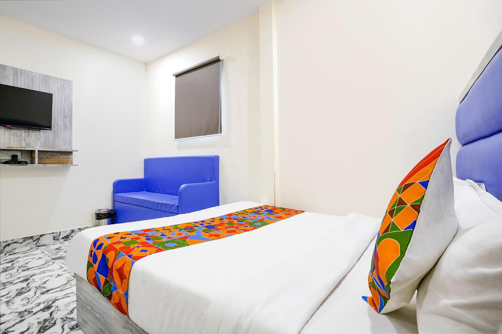 Fabexpress Good Luck Residency - Nr Nesco Exhibition Center Hotel Bombaim Exterior foto