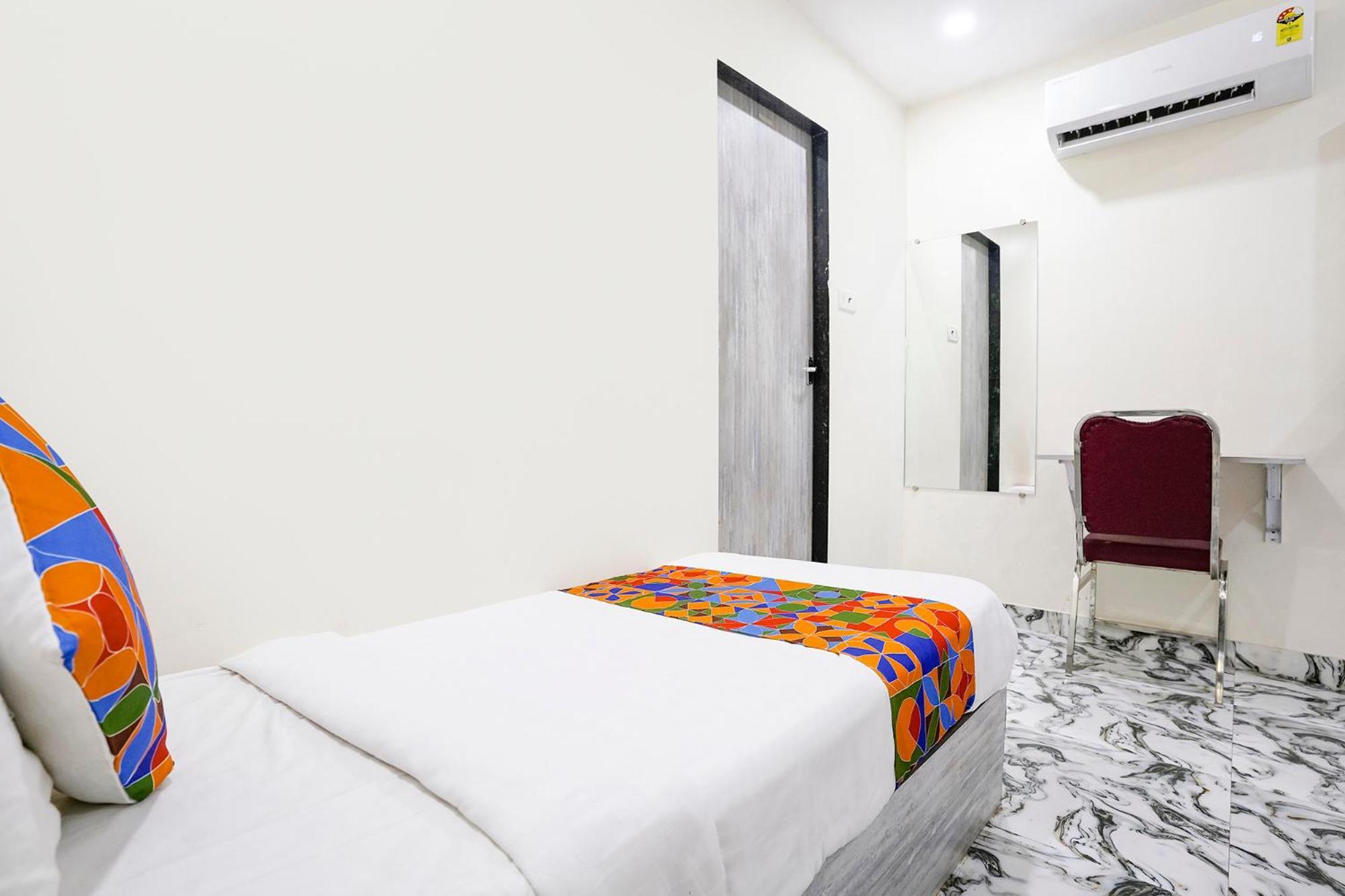 Fabexpress Good Luck Residency - Nr Nesco Exhibition Center Hotel Bombaim Exterior foto
