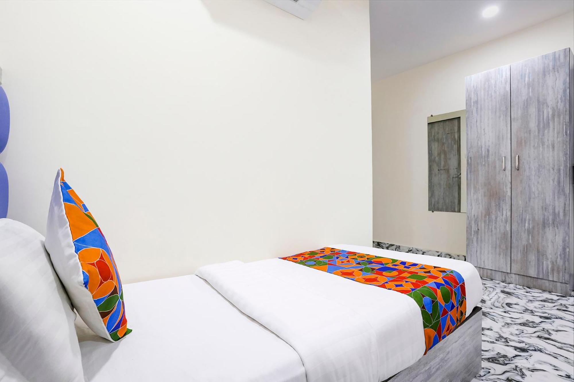 Fabexpress Good Luck Residency - Nr Nesco Exhibition Center Hotel Bombaim Exterior foto