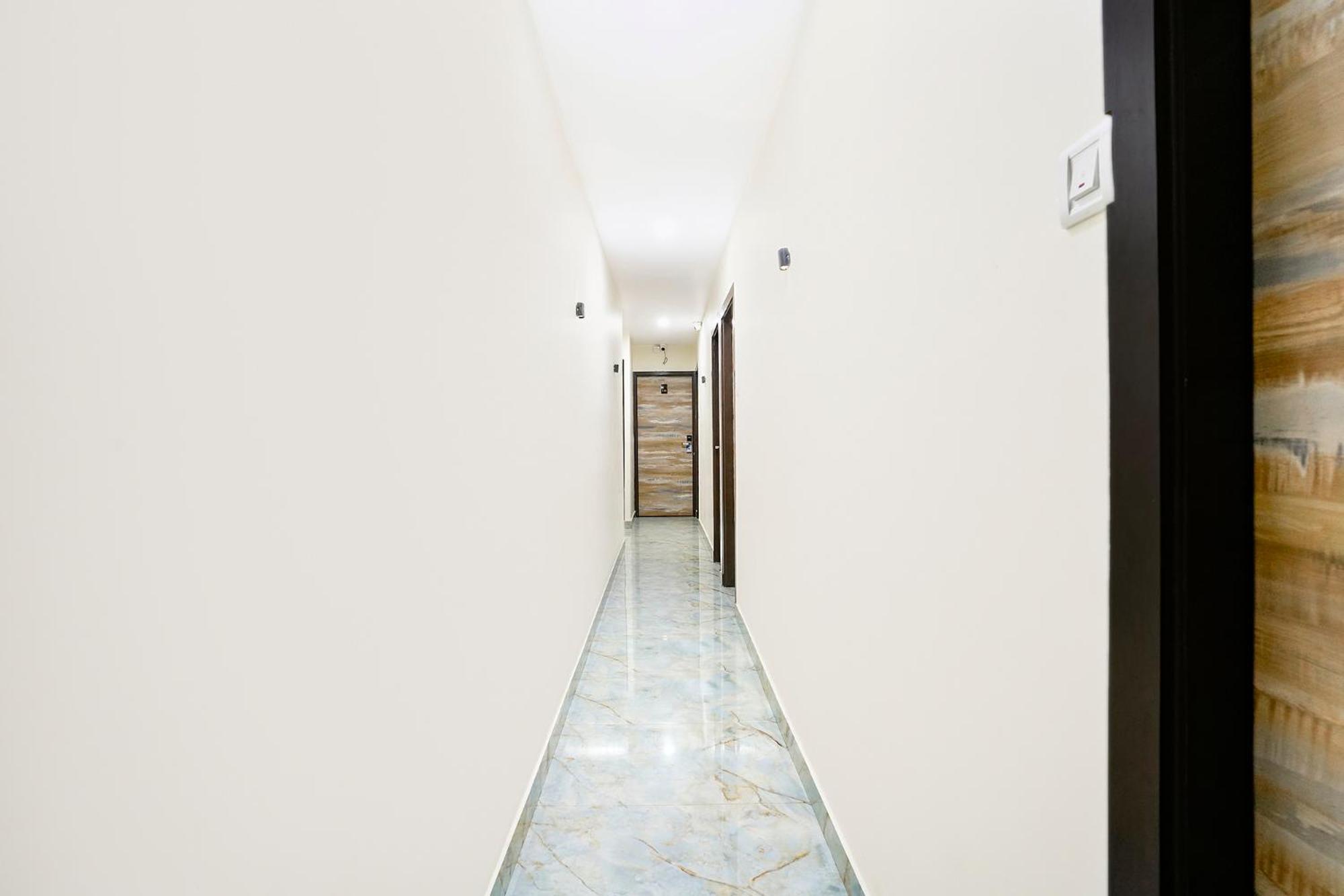 Fabexpress Good Luck Residency - Nr Nesco Exhibition Center Hotel Bombaim Exterior foto