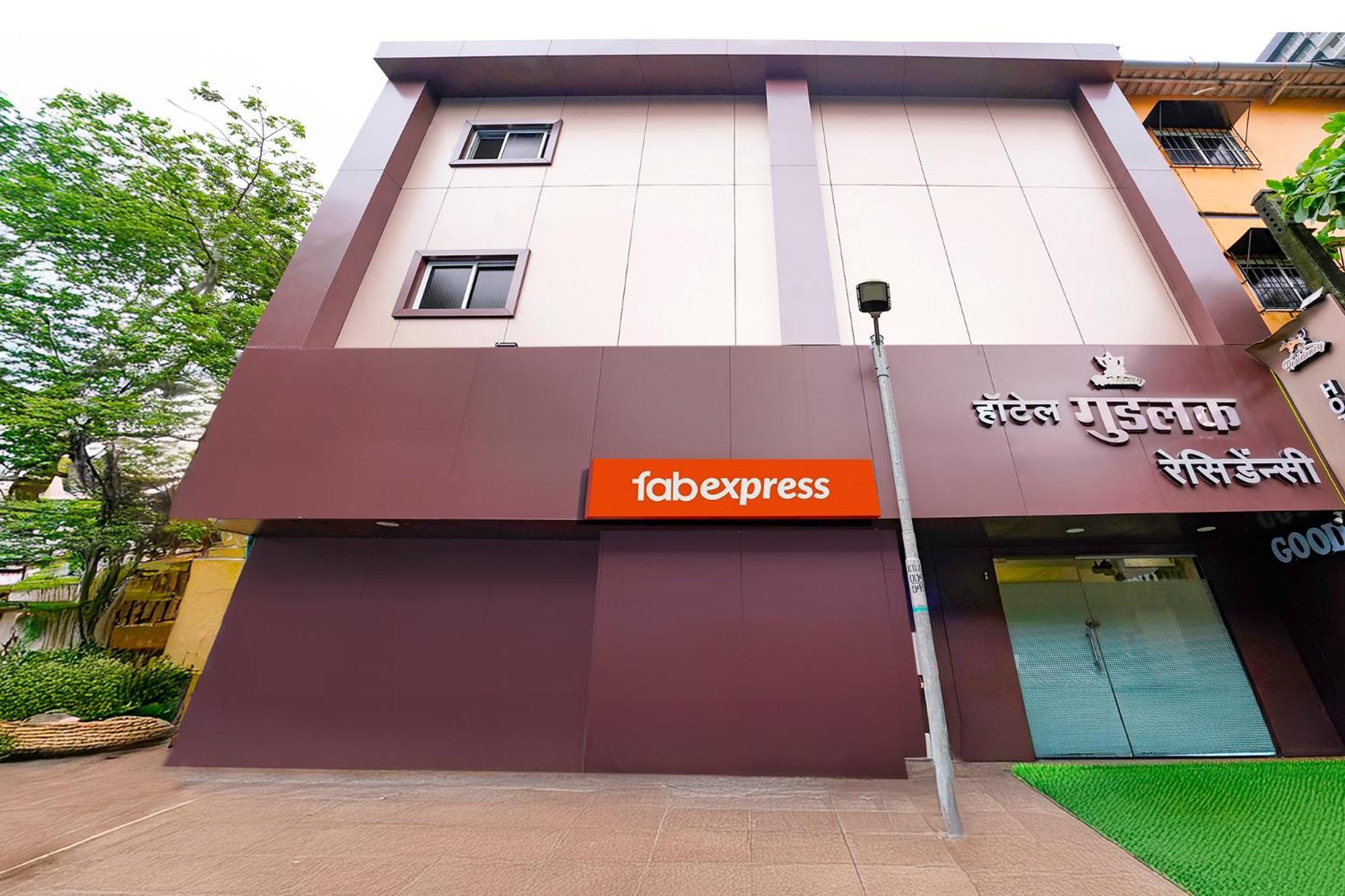 Fabexpress Good Luck Residency - Nr Nesco Exhibition Center Hotel Bombaim Exterior foto